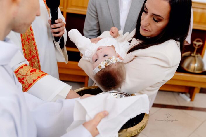 fotograf na chrzest - ceremonia chrztu świętego w kościele