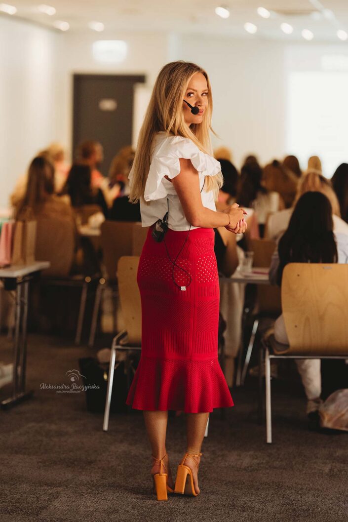 fotograf na konferencje Warszawa - uczestnicy podczas networkingu