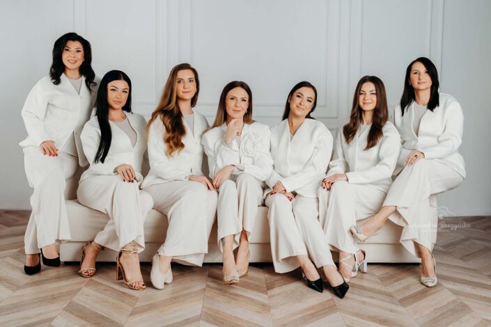 portret biznesowy Warszawa - zdjęcie zespołowe w studio