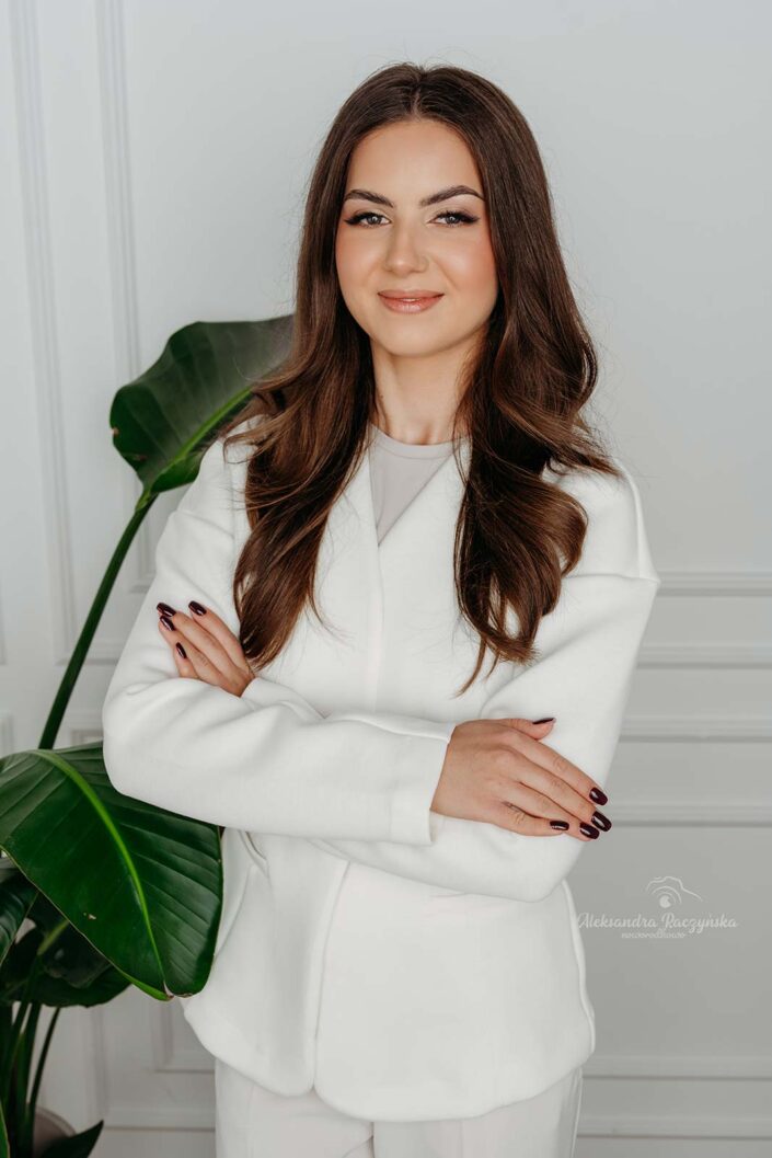 sesja biznesowa Warszawa - profesjonalny portret kobiety w studio